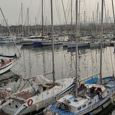 Precioso Barco En Barcelona Hotell Badalona Exteriör bild