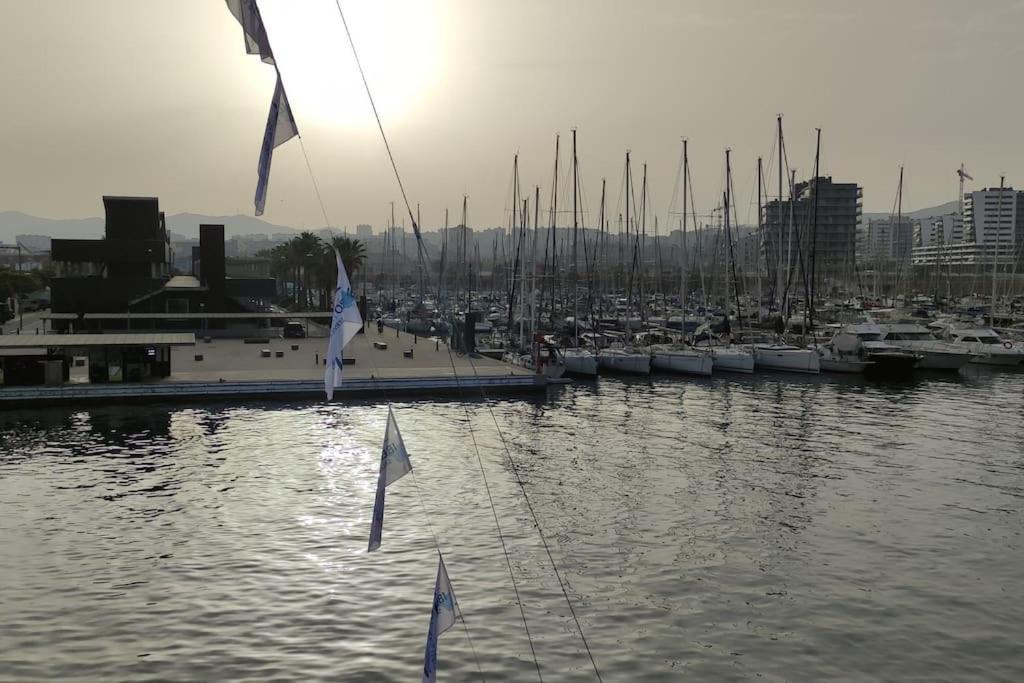 Precioso Barco En Barcelona Hotell Badalona Exteriör bild